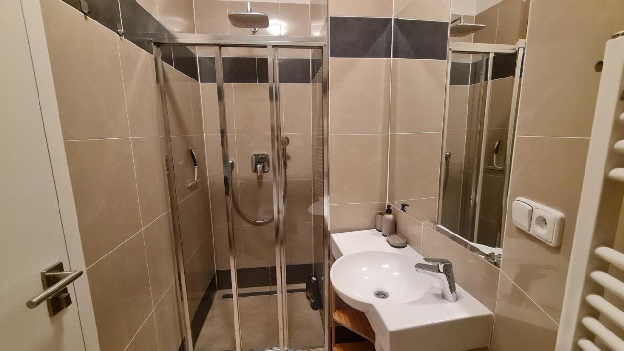 Apartment Near Congress Centre I. Praga Esterno foto